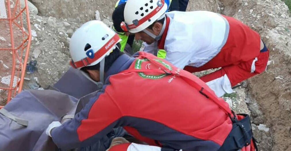 یک نفر بر اثر سقوط از کوه‌های تنگستان جان باخت