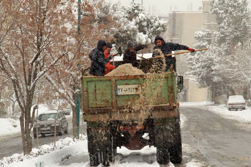 ۱۲۰ تن نمک برای برف‌روبی خیابان‌های بجنورد استفاده شد