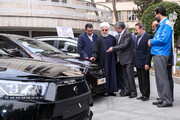 بازدید رییس جمهوری از ۴ خودروی جدید و بهینه‌سازی شده داخلی 
