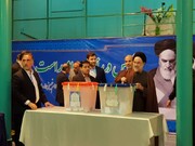 "خاتمی" رای خود را در حسینیه جماران به صندوق انداخت