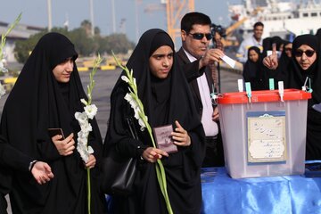 حضورمسئولان استان پای صندوق رای انتخابات مجلس شورای اسلامی