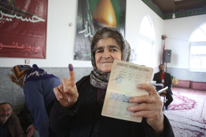 عشایر حوزه انتخابیه دهلران آرای خود را در ۱۰ صندوق سیار ریختند