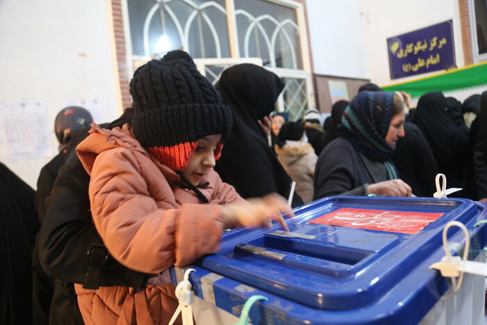 رای گیری در شعب اخذ رای در ساعات پایانی روز در اردبیل