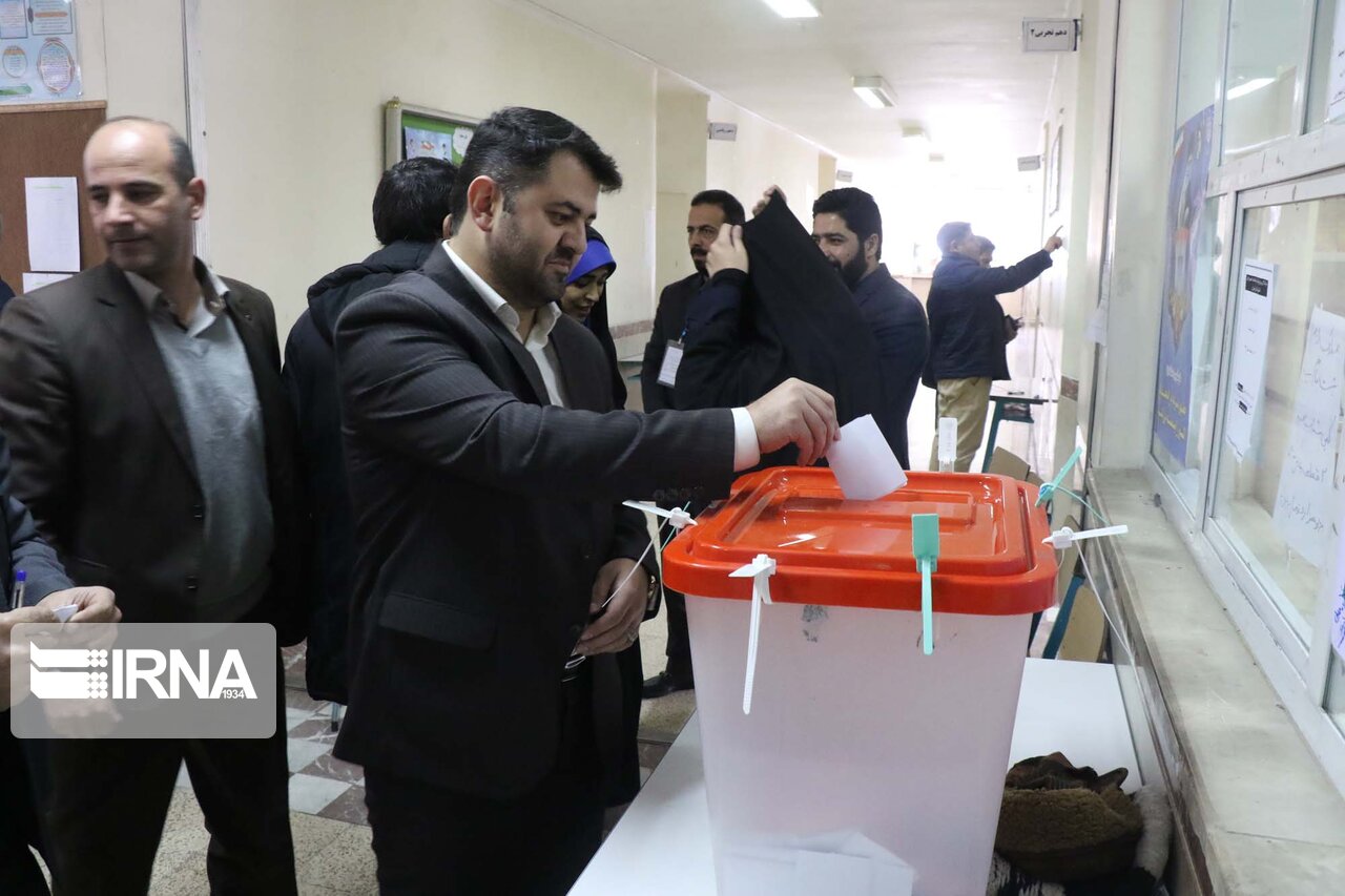 حضور مسوولان آذربایجان‌غربی در پای صندوق‌های رای