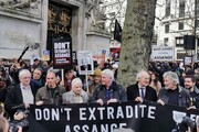 تظاهرات هواداران آسانژ در لندن؛ مخالفت با استرداد به آمریکا