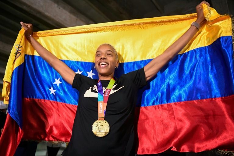 دونده ونزوئلایی رکورد پرش سه گام جهان را شکست