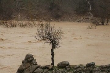 سیلاب راه ارتباطی تعدادی از روستاهای شهرستان کوهرنگ را مسدود کرد