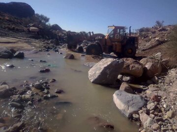 قطع راه ارتباطی ۱۰ روستای چرداول بر اثر سیل 