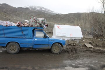 قطار اسباب‌کشی زلزله‌زدگان در قطور