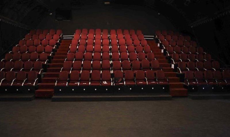 تئاتر قم بدون داشتن سالن نمایش، خروجی ندارد