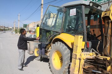 ضدعفونی ناوگان حمل و نقل درون شهری و برون شهری عمومی در قصرشیرین برای مقابله با ویروس کرونا