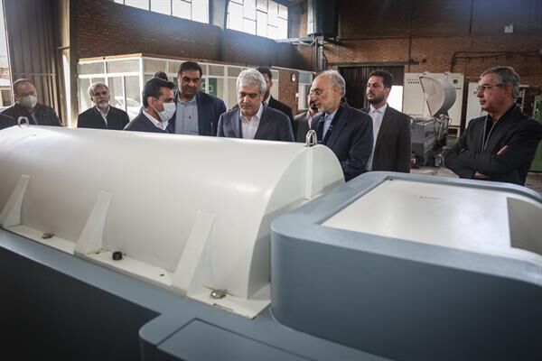 ازاحة الستار عن جهاز "إيراني الصنع" لانتاج المياه من رطوبة الهواء ازاحة الستار عن جهاز "إيراني الصنع" لانتاج المياه من رطوبة الهواء