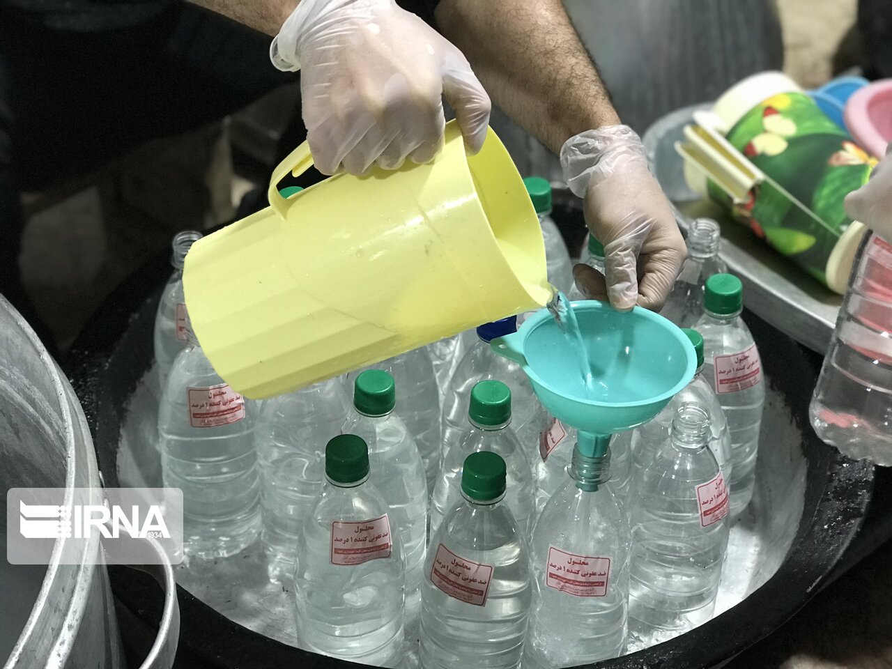 پس از استفاده از اسپری‌های ضدعفونی کننده دست‌ها را خشک نکنیم