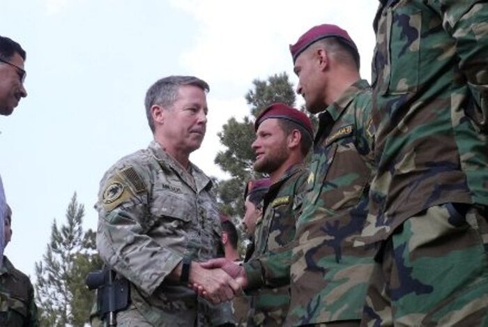 فرمانده ارشد ارتش آمریکا به ادامه حملات طالبان در افغانستان هشدار داد 