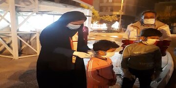 جمعیت هلال احمر استان بوشهر اقلام بهداشتی به کودکان کار اهدا کرد
