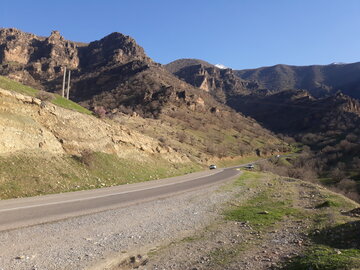 خودنمایی بهار در منطقه باینگان