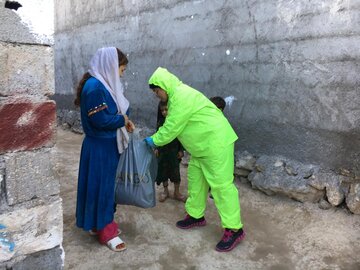 جمعیت امام علی بوشهر ۱۰۶ بسته بهداشتی برای کودکان کار توزیع کرد