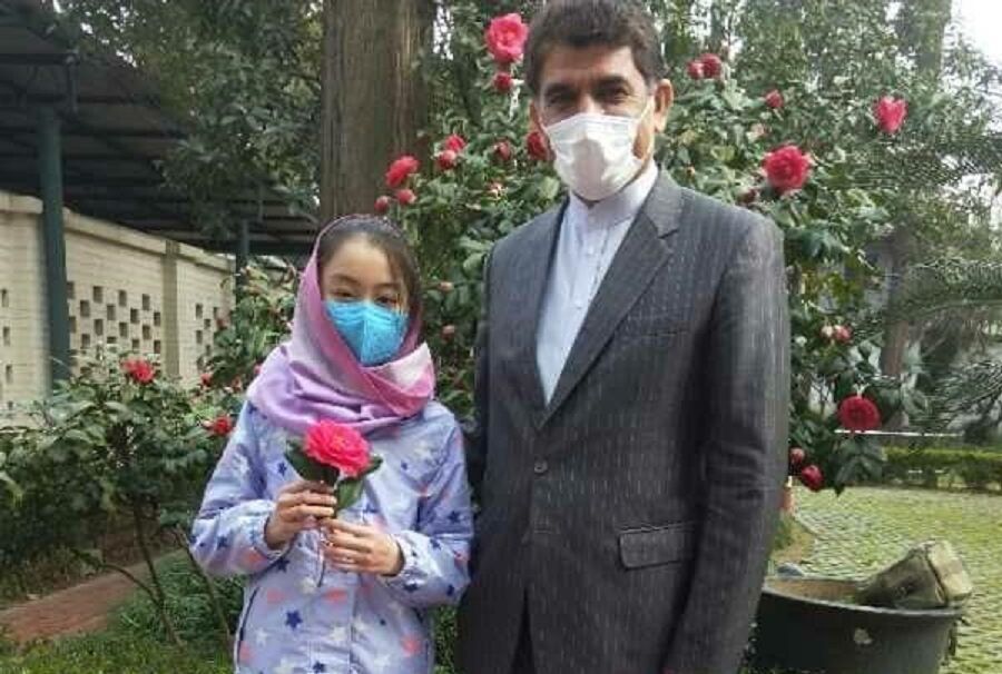 Chinese kid donates her penny bank money to Iran