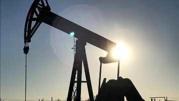 واشنگتن عربستان و روسیه را به اخلال در بازار نفت متهم کرد