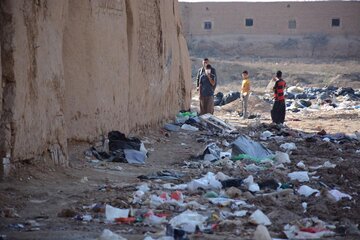 توزیع روزانه ۱۰۰۰ پرس غذای گرم برای کودکان در گودهای زباله‌گردی تهران