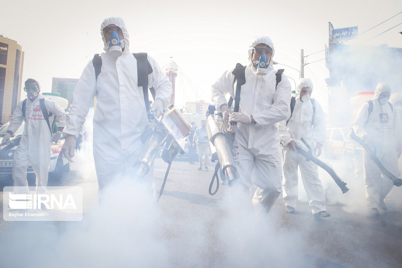 ضدعفونی کردن اماکن عمومی ماهشهر توسط پدافند هوایی