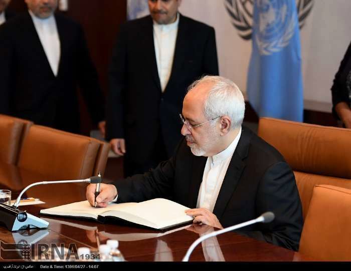 Zarif urges int'l community to disregard US inhuman sanctions