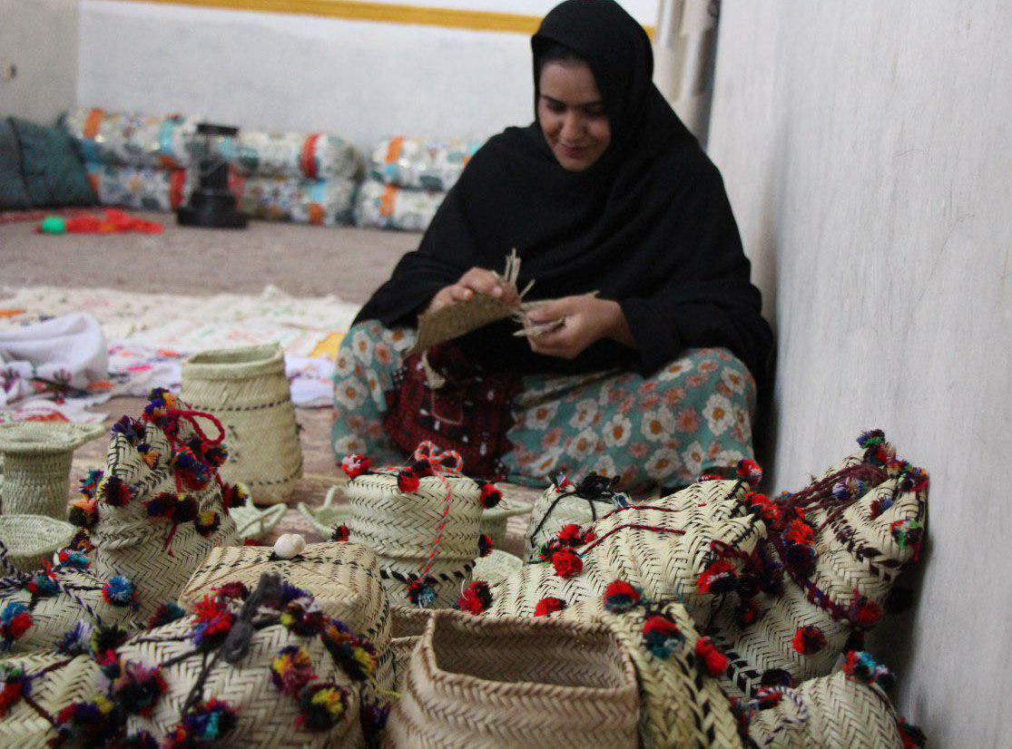 ۶ پیشکسوت صنایع دستی حصیربافی در بافق تجلیل شدند