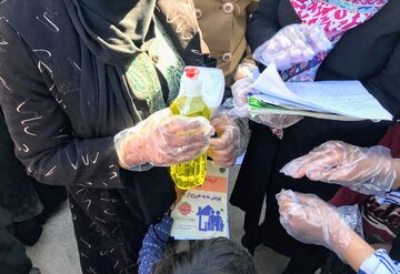 توزیع خودجوش بسته های بهداشتی در مناطق حاشیه نشین شهر کرمان
