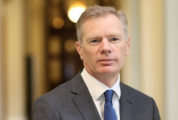 UK envoy praises Iranians' support for each other in fighting coronavirus