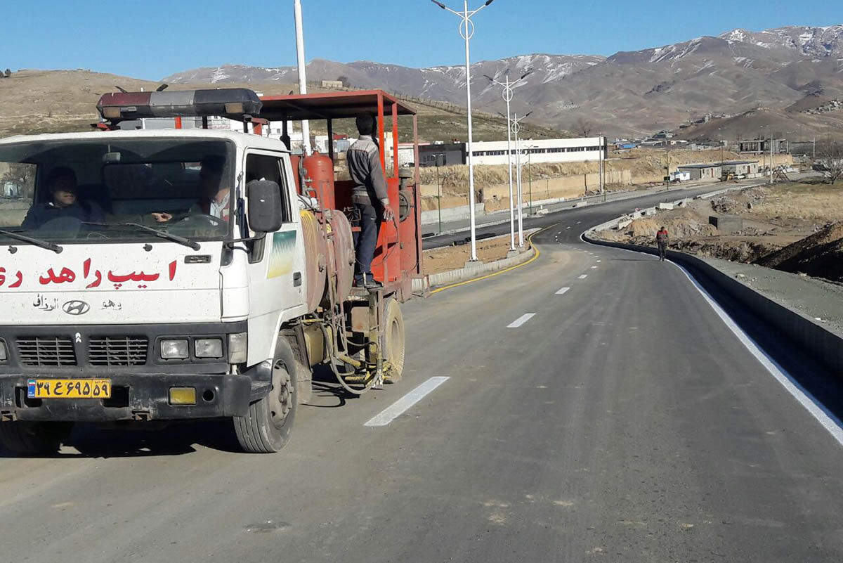 ۱۷ هزار متر از بلوار کردستان خط کشی شد