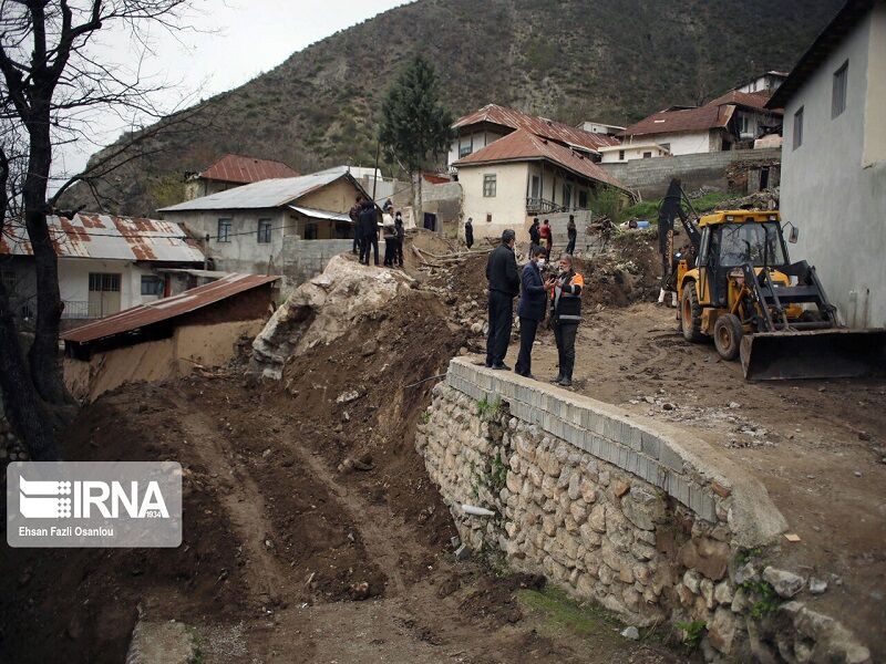 تخلیه هفت واحد در معرض خطر در روستای پیت سرا سوادکوه 