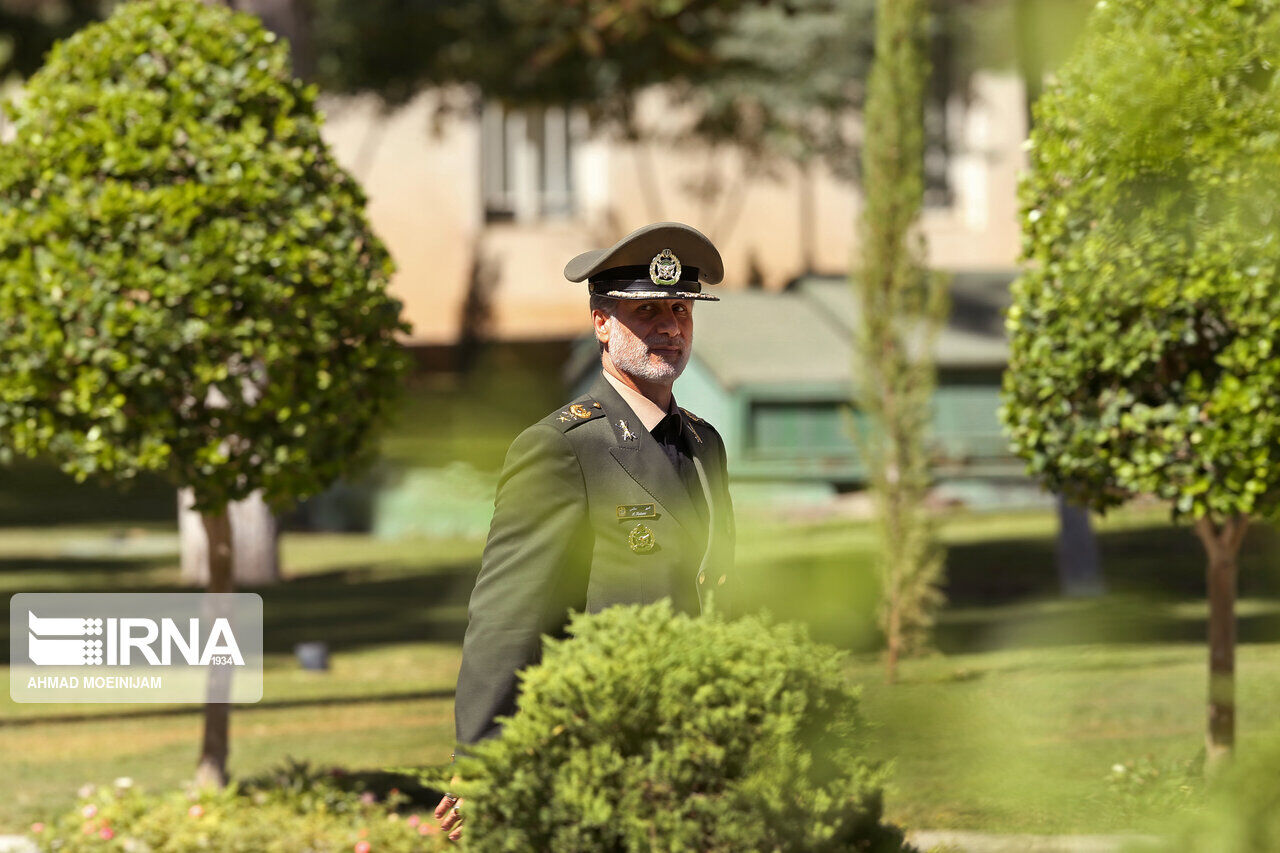 وزير الدفاع يهنئ نظرائه في دول المنطقة بمناسبة حلول عيد النوروز وزير الدفاع يهنئ نظرائه في دول المنطقة بمناسبة حلول عيد النوروز