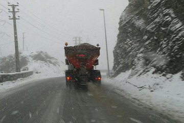 جاده‌های کوهستانی مازندران برفی شد