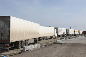 تردد کامیون‌ها در مرز تمرچین به روزانه ۶۰ دستگاه رسید