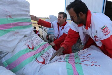 اقلام امدادی بین روستاییان سیلزده خواف توزیع شد