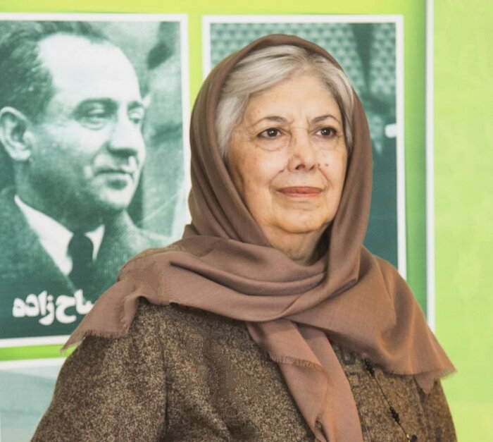 در روزهای بیم و امید، در بحبوحه هراس از ویروسی مرگبار و در سرزمینی ملتهب، در ۱۴ فروردین ۱۳۹۹ برابر با ۲ آوریل ۲۰۲۰ در بهت و سکوت پا از این جهان پس کشیدی، عجب بدرقهای کرد دنیا تو را، ثریا قزلایاغ استاد پیشکسوت و مجرب ادبیات ایران ۱۴ فروردین ۱۳۹۹ دل از دیار فانی کند و به دیار باقی شتافت.