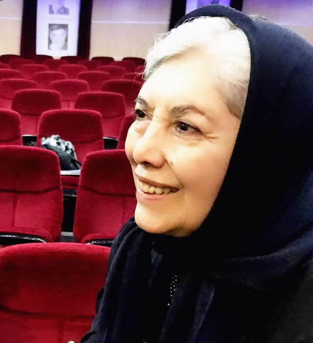 در روزهای بیم و امید، در بحبوحه هراس از ویروسی مرگبار و در سرزمینی ملتهب، در ۱۴ فروردین ۱۳۹۹ برابر با ۲ آوریل ۲۰۲۰ در بهت و سکوت پا از این جهان پس کشیدی، عجب بدرقهای کرد دنیا تو را، ثریا قزلایاغ استاد پیشکسوت و مجرب ادبیات ایران ۱۴ فروردین ۱۳۹۹ دل از دیار فانی کند و به دیار باقی شتافت.