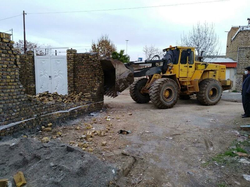 ساخت و سازهای غیرمجاز در تربت‌حیدریه تخریب شد