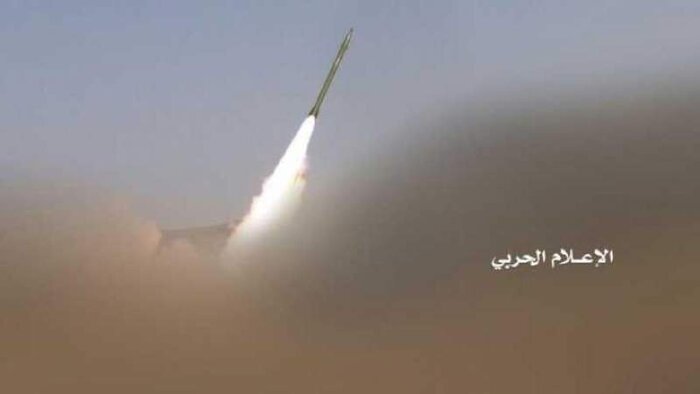 حمله موشکی نیروهای یمنی به پایگاه ائتلاف سعودی در جنوب یمن