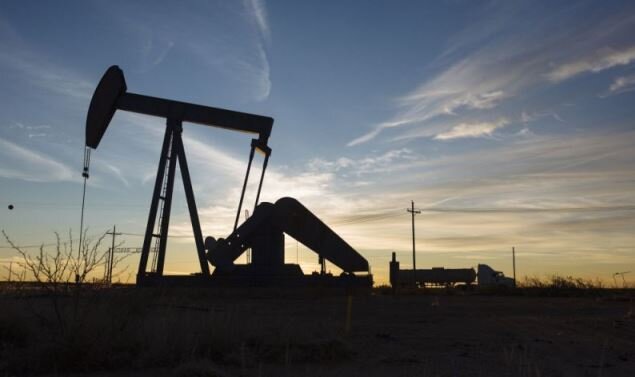تولید نفت خام آمریکا ۶۰۰ هزار بشکه در روز کاهش یافت 