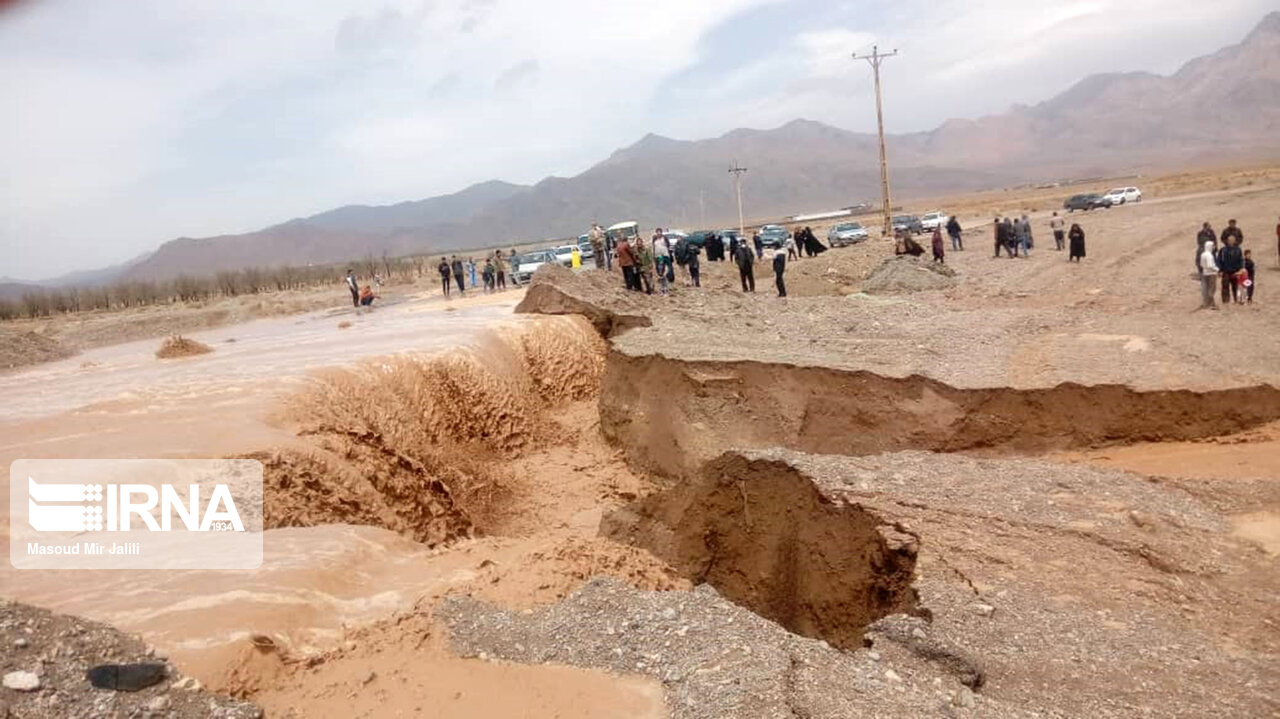 سیل سه محور روستایی اسفراین را بست