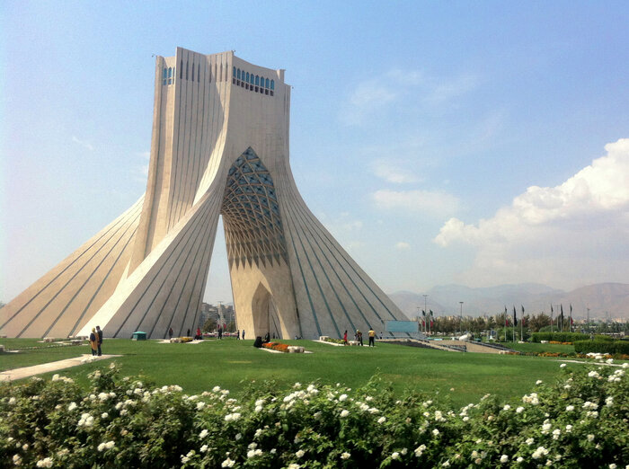 نوروز «راهنمای گردشگری» برج آزادی شوید