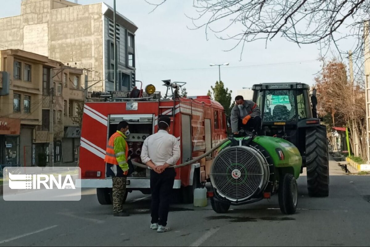 ضدعفونی دوباره معابر شهری مهاباد برای جلوگیری از شیوع کرونا