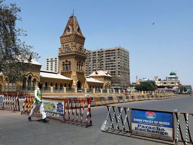 پاکستان به علت شیوع کرونا مجبور به تمدید طرح فاصله‌گذاری اجتماعی شد