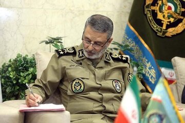 سرلشکر موسوی از دانشگاه علوم پزشکی ارتش بازدید کرد