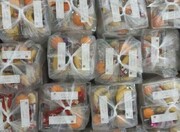 گمرکات هرمزگان۱۱۰۰ بسته مواد غذایی به کادر درمانی اهدا کرد