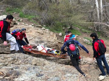 هلال احمر شمیرانات جان خانم ۷۰ ساله را نجات داد