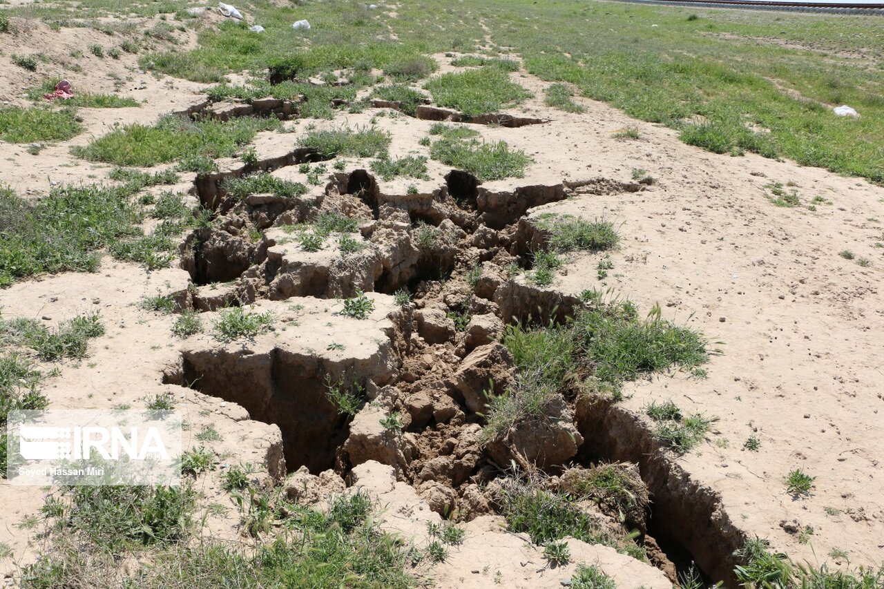دشت قزوین سالانه ۱۷سانتی متر فرونشست دارد دشت قزوین سالانه ۱۷سانتی متر فرونشست دارد