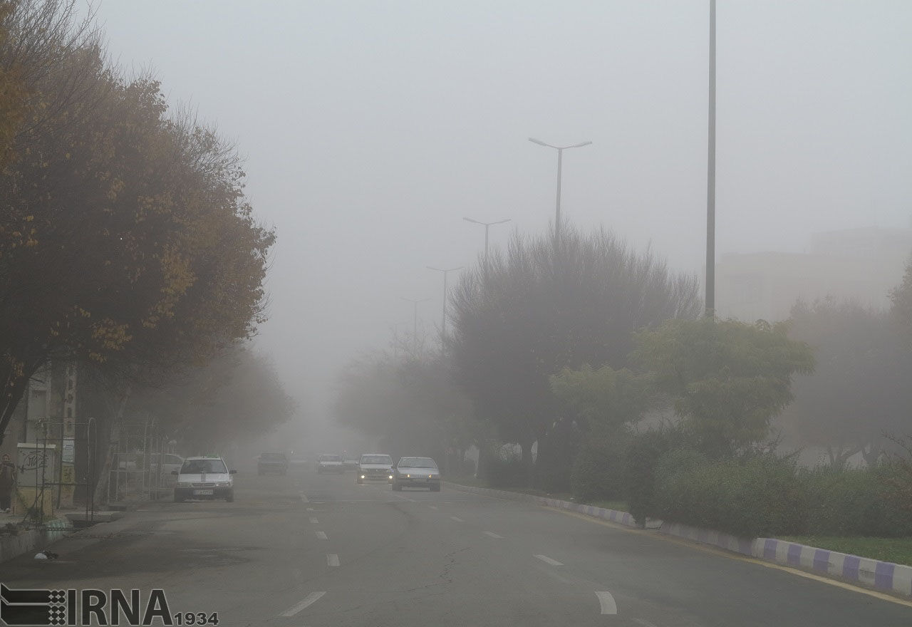 مه غلیظ دید افقی در ایرانشهر را به ۱۰۰ متر کاهش داد