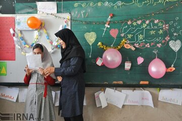 لاریجانی از زحمات و تلاش معلمان در تداوم جریان یادگیری دانش‌آموزان قدردانی کرد 